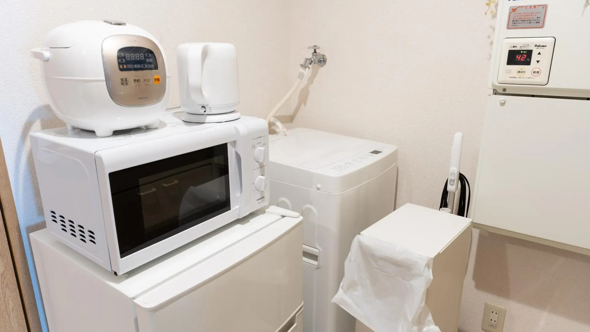 Apartament コンフィデンスロン301 Osaka