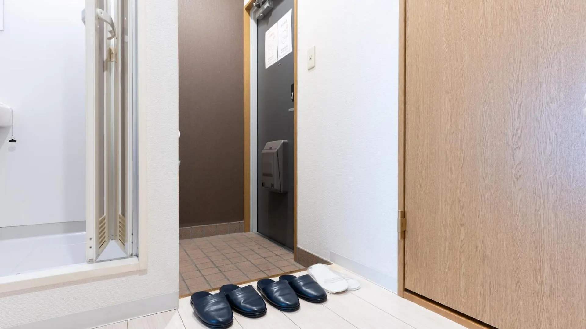 Apartament コンフィデンスロン301 Osaka
